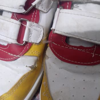 Modamizbir.com Aldığım Ayakkabı 2 Giymede Yırtıldı Kağıt Gibi