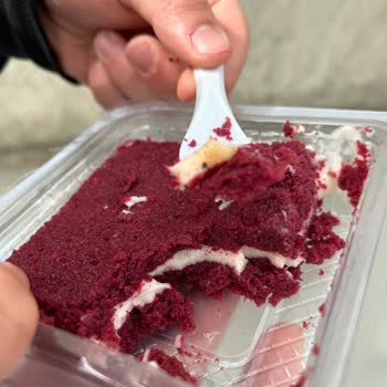 BİM'den Aldığım Kadife Tatlısından Değişik Şeyler Çıktı