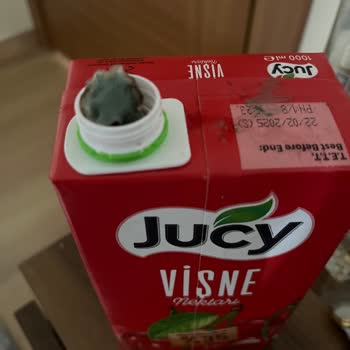 Jucy Meyve Nektarı Jucy Meyve Suyu İçerisinden Çıkan Küflü Madde