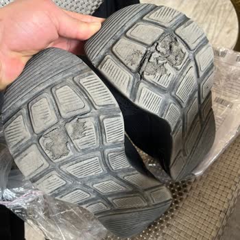 Skechers Marka Ayakkabı Tabanından Yırtıldı