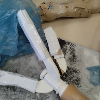Dolap Uygulamasından Aldığım Cansız Mankenin Ayağı Kırık Geldi