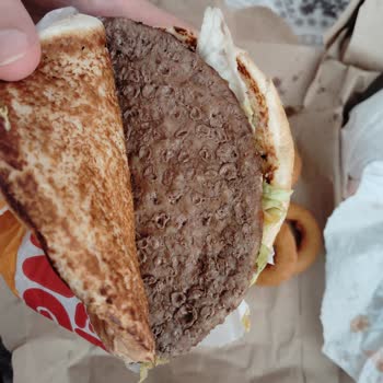Burger King Bayat Köfte Yolladı