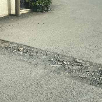 Tuzla Belediyesi Tuzla Postane Mahallesi Sokaklarındaki Yol Ve Temizlik Sorunları