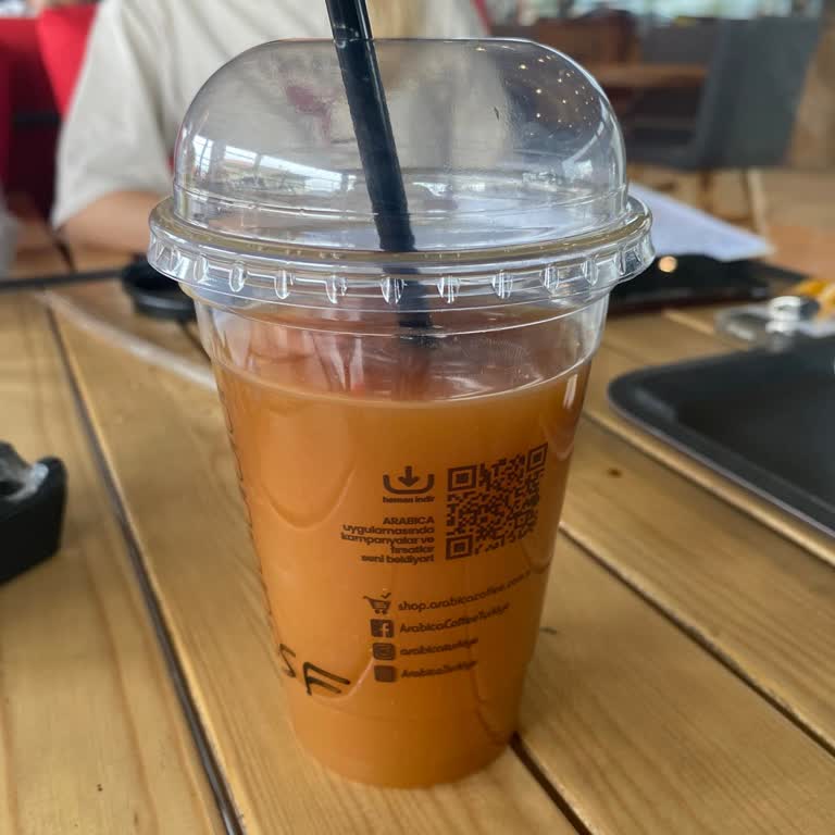 Arabica Coffee Garsonun Saygısız Tutumu