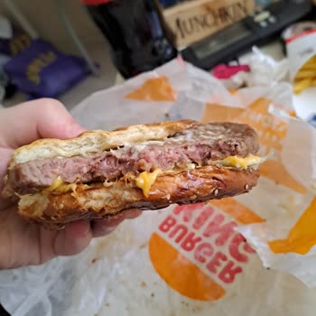 Burger King Hamburger Siparişim Çiğ Geldi.