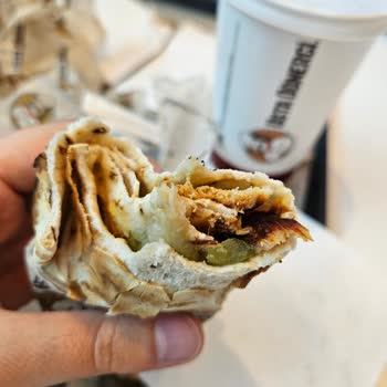 Usta Dönerci De İçine Hiçbir Şey Koyulmamış Dönerler