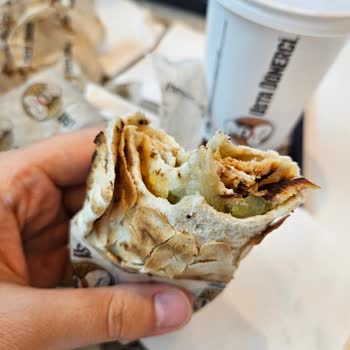 Usta Dönerci De İçine Hiçbir Şey Koyulmamış Dönerler