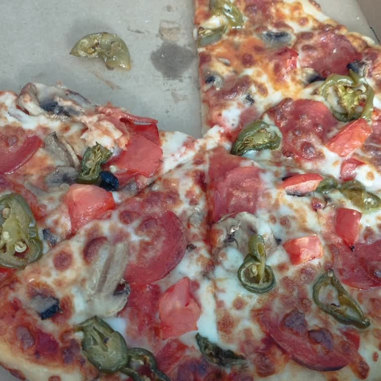 Pizza Hut Eksik Malzemeli Pizza Gönderiyor, Muhatap Bulunmuyor!