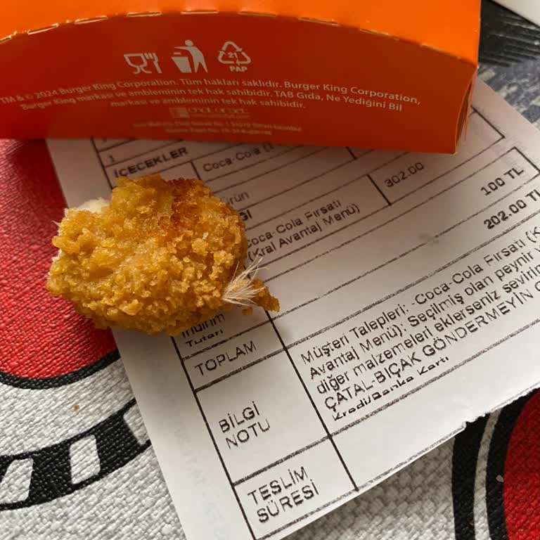 Burger King Tavuğun İçinden Tavuk Tüyü Çıktı