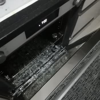 Simfer Marka Fırının Cam Patlaması