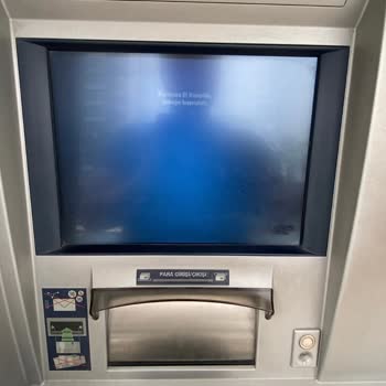 Denizbank ATM Kartıma El Koyup Başka Müşteriye Geri Çıkarttı