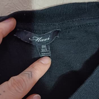 Mavi Jeans Tişörtleri Deliniyor