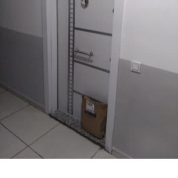 KARGOMsende Kargomu Kapıya Bırakılmış