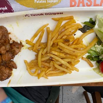 Tavuk Dünyası Kullanılmış, Kirli Tabakla Yemek Servisi!