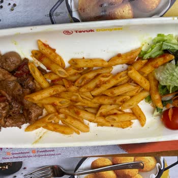 Tavuk Dünyası Kullanılmış, Kirli Tabakla Yemek Servisi!