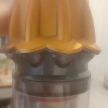 Dyson V12 Başlığının Kelebek Kısmının Soyulması Ve Hava Kaçırması