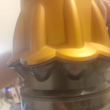 Dyson V12 Başlığının Kelebek Kısmının Soyulması Ve Hava Kaçırması