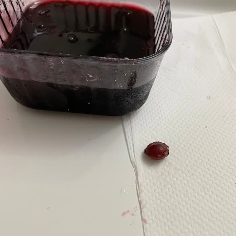 BİM Ve Çekirdekli Vişne Reçelleri