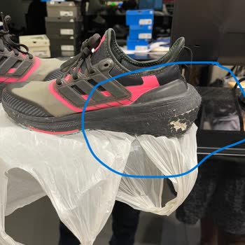 Adidas - Kısa Sürede Zarar Gören Kadın Ayakkabı