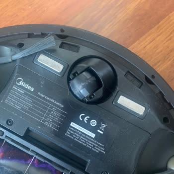 Midea Beyaz Eşya Mide M7 Robot Süpürge Ön Tekerlek Sürekli Düşüyor