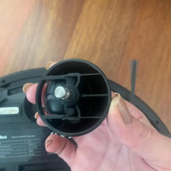 Midea Beyaz Eşya Mide M7 Robot Süpürge Ön Tekerlek Sürekli Düşüyor