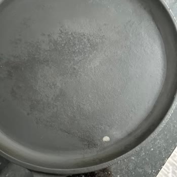 Lava Tava Yüzeyde Parça Koptu