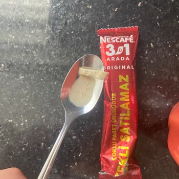 Nescafe İçinden Bir Şey Çıktı