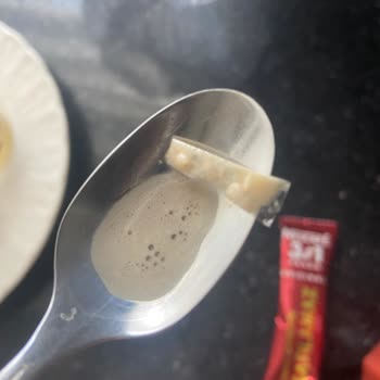 Nescafe İçinden Bir Şey Çıktı