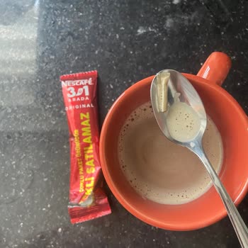 Nescafe İçinden Bir Şey Çıktı