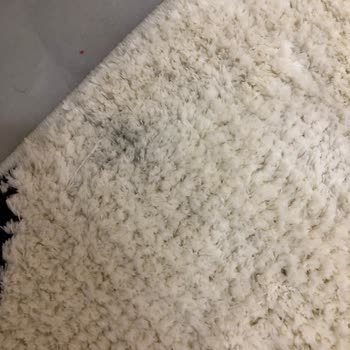 Cool Halıdan Aldığım Halı Lekeli Ve İpleri Sökük Geldi