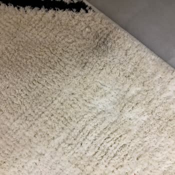 Cool Halıdan Aldığım Halı Lekeli Ve İpleri Sökük Geldi