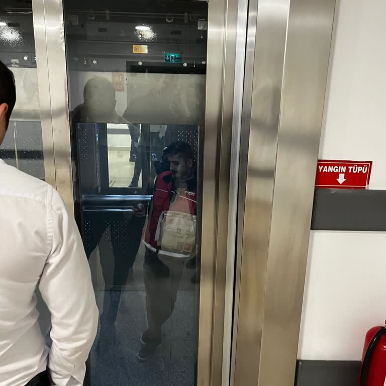 365 AVM Yönetimi Sorumsuz Yaklaşımı Ve Bozuk Asansör Sorunu