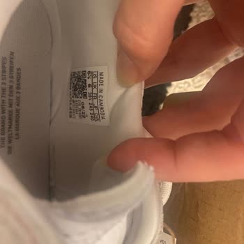 Sanal Çadır Hediye Adidas Ayakkabıda Numara Karışıklığı