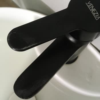 Venezia Banyo Lavabo Bataryası Kötü Durumda!