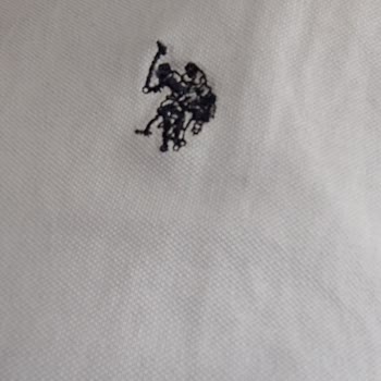 Us Polo T-shirt Kendi Kendine Delik Oluyor.