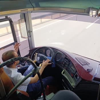 Metro Turizm Şoför Ve Muavinin Hareketleri