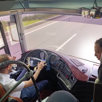 Metro Turizm Şoför Ve Muavinin Hareketleri
