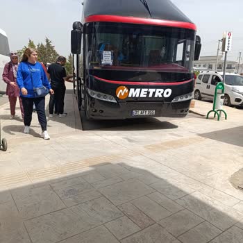 Metro Turizm Şoför Ve Muavinin Hareketleri