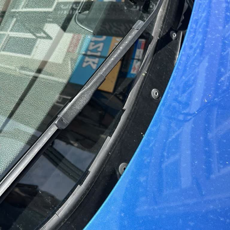 BMW Kronik Ön Cam Fitili Eriyip Parçalanması.