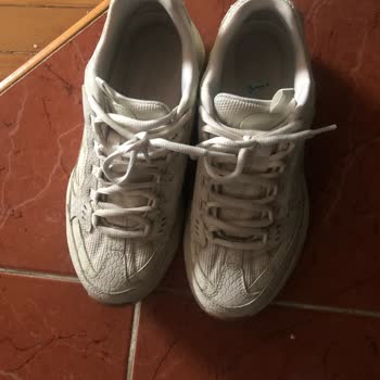 Skechers Gibi Kaliteli Sandığımız Spor Ayakkabının Ayağa Vurması :(