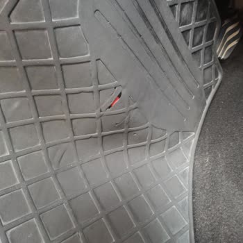 Renault Clio 5 Kalitesiz Paspas