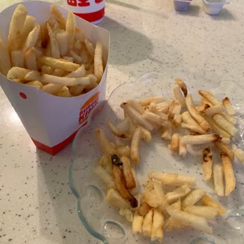 Burger King Patatesleri Parçalanmış Halde Satılıyor