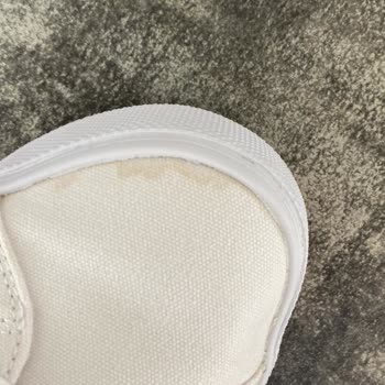 Lacoste 1-2 Saat Önce Kutusunu Açtığım Ayakkabı Sararmaya Başladı