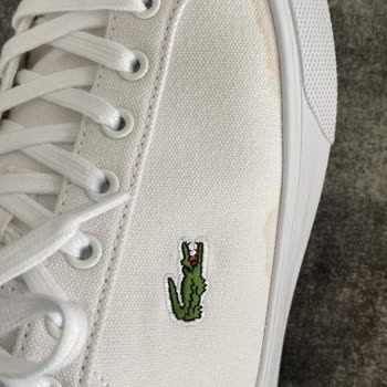 Lacoste 1-2 Saat Önce Kutusunu Açtığım Ayakkabı Sararmaya Başladı