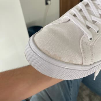 Lacoste 1-2 Saat Önce Kutusunu Açtığım Ayakkabı Sararmaya Başladı