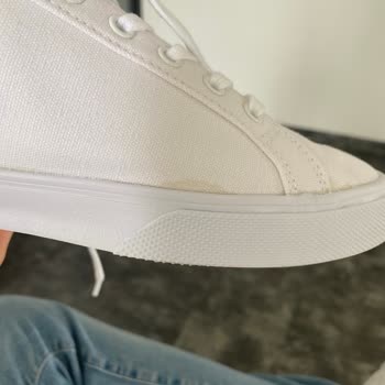 Lacoste 1-2 Saat Önce Kutusunu Açtığım Ayakkabı Sararmaya Başladı