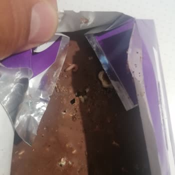 Migros'ta Kurtlanmış İthal Çikolata