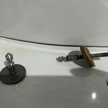 Seramiksan Klozet Sabitleme Menteşesi Bulunamaması