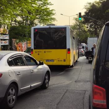 İETT - İstanbul Elektrik Tramvay Tünel Kapıyı Açmayan Otobüs Şoförü - 34 Tn 1999 / M-2130 / 18:34