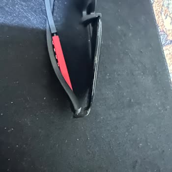 Prada Gözlüğün İskelet Kısmında Boyası Soyuldu